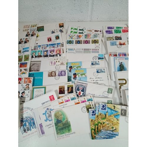 952 - A Large Quantity of 1st Day Covers