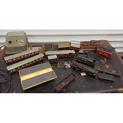 981 - Hornby Trains & Rolling Stock with Other Train Layout Items