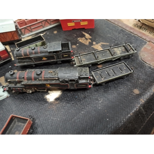 981 - Hornby Trains & Rolling Stock with Other Train Layout Items