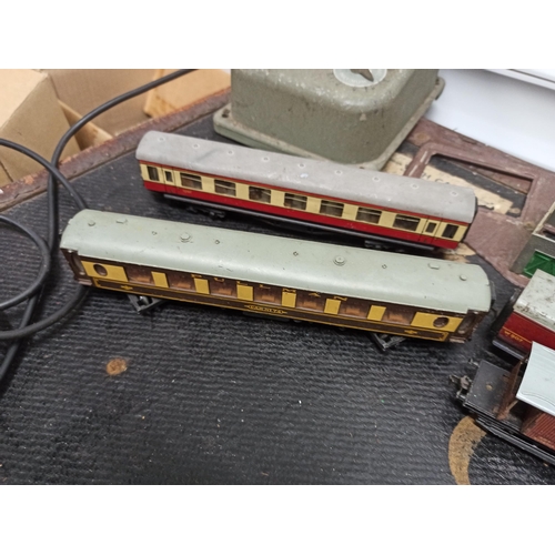 981 - Hornby Trains & Rolling Stock with Other Train Layout Items