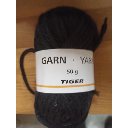 785 - 29 x 50g Packs of Knitting Yarn