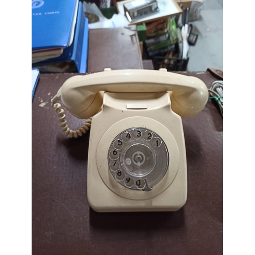 897 - Vintage Telephone