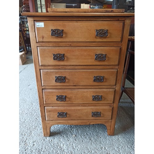 911 - A 5 Drawer Chest with Metal Handles