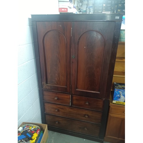 721 - A Mahogany Veneer Linen Cupboard