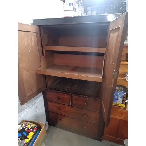 721 - A Mahogany Veneer Linen Cupboard