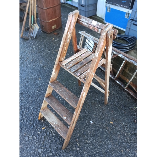 67 - 3 Tread Wooden Step Ladder