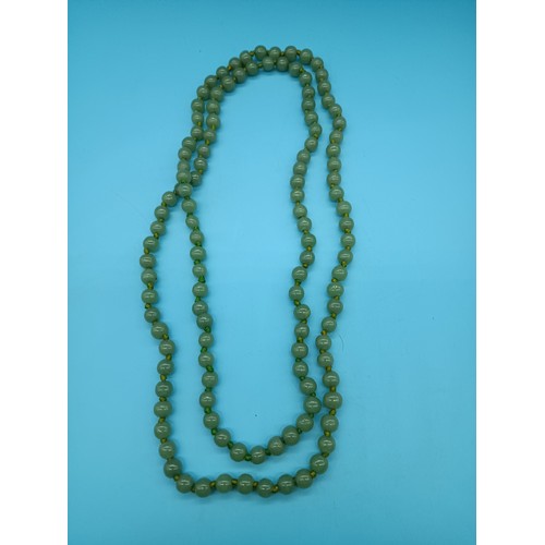 447b - A Vintage Jade Hand Knotted Bead Necklace