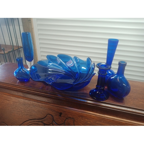 1017 - A Selection of 6 x Blue Glass Items