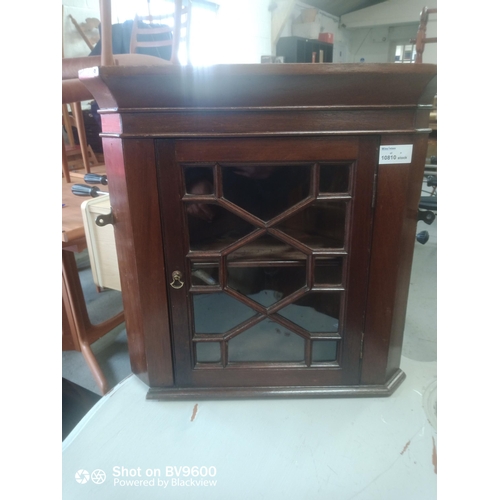 1123 - Corner Cabinet With Shelf & Glass Door.