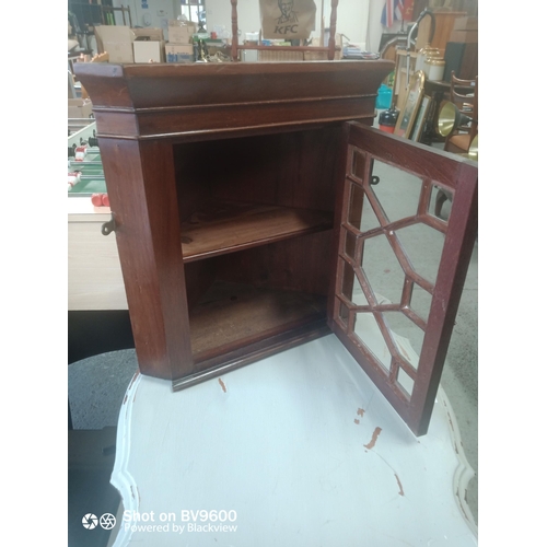 1123 - Corner Cabinet With Shelf & Glass Door.