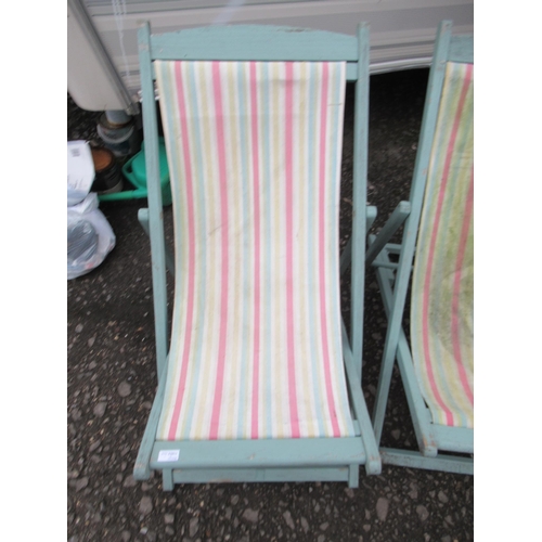 25 - 2 x deck chairs