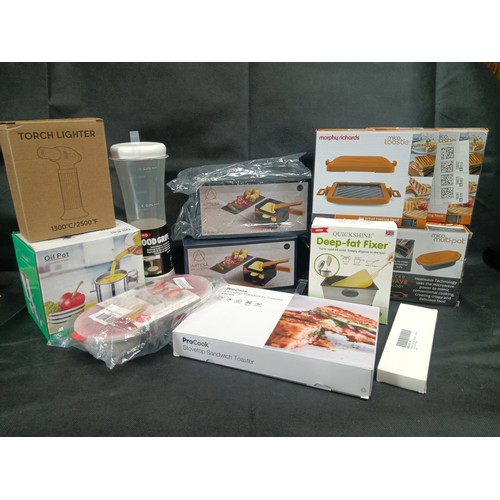 833 - A Quantity of Boxed and Unused Cookware inc. Morphy Richards Micro Toasters, Micro Multipot, Mini Ra... 