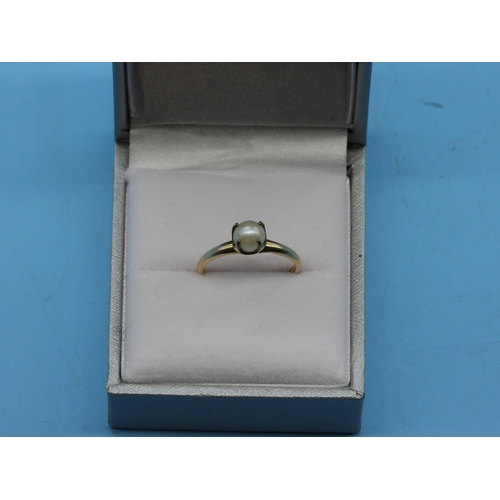 473 - A 10ct Gold & Pearl Ring.