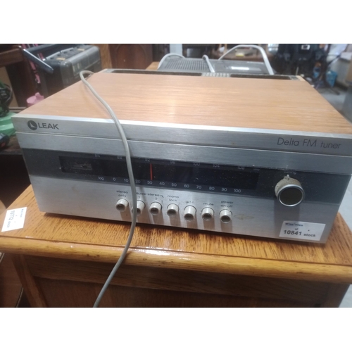 264 - Leak Delta FM Tuner