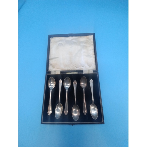 532 - A Cased Set of Hallmarked Silver Tea Spoons