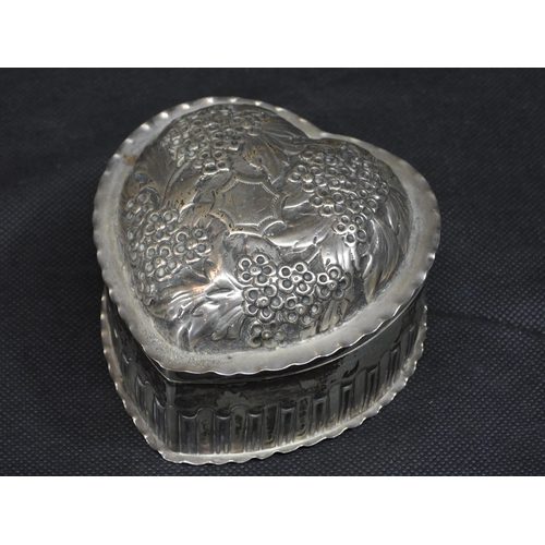 504 - A Hallmarked Silver Heart Shaped Trinket Box 107 Grams