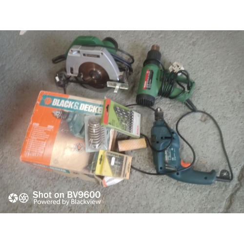 82 - Hitachi Skill Saw & Heat gun, With Black & Decker Drill