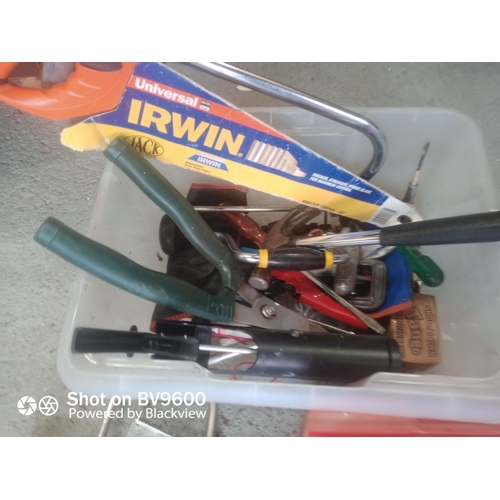 86 - Mixed Hand Tools, Screw Drivers, Soldering Kit, Spanners, Hammers & Much More.