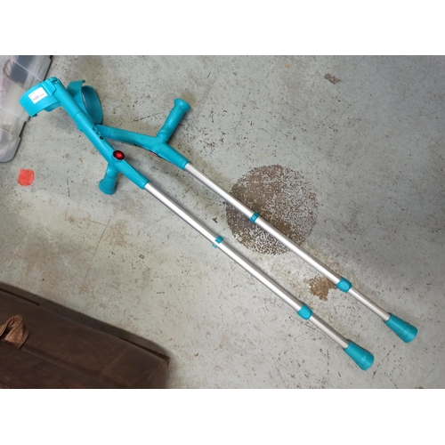 124B - A Pair of Adjustable Crutches