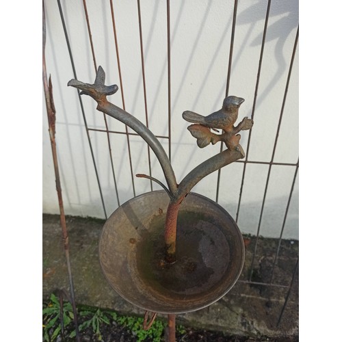 24 - 5 x Metal Garden Items