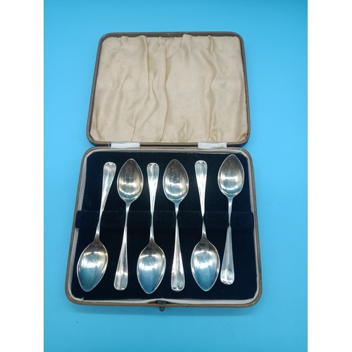 508B - A Hallmarked Silver Cased Set of Teaspoons