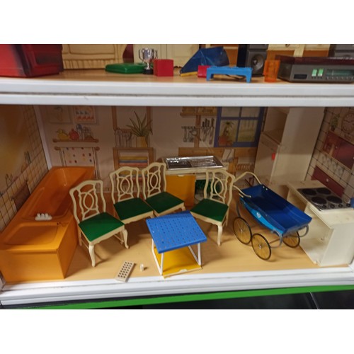 201 - Sindy Dolls House (1984 with Furniture)