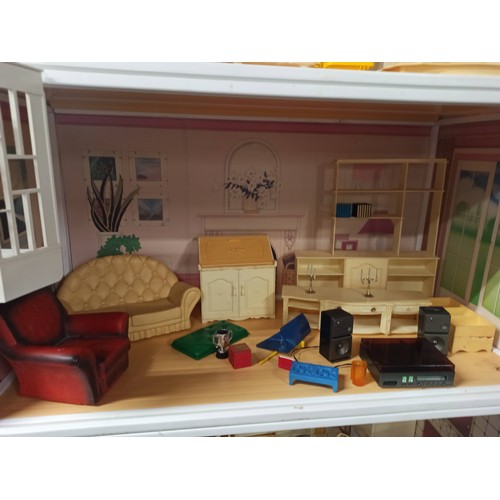 201 - Sindy Dolls House (1984 with Furniture)