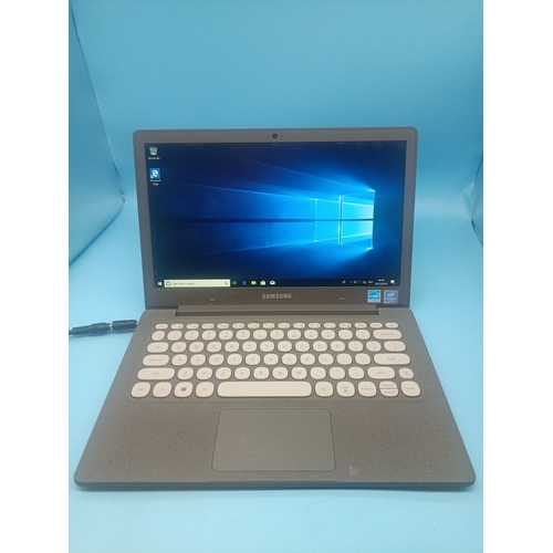 306B - A Samsung NP530xBB Notebook PC Windows 10 , 64 Bit, Pentium Silver N5000CPU 4gb Ram, SSD 60GB HD - W... 