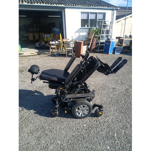 123B - A Quantum iLevel Elevating Powerchair Wheelchair RRP £5750