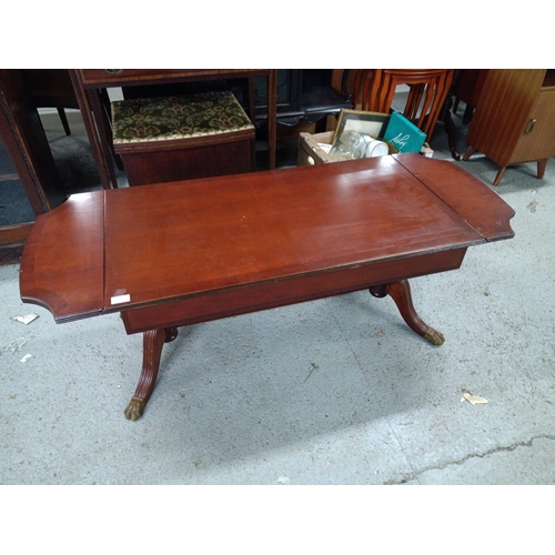 1113 - An extending Drop Leaf Coffee Table on Brass Clawfeet