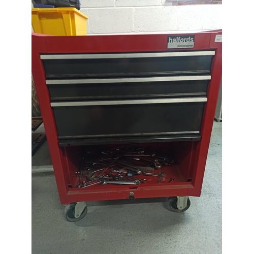 82 - Halfords Professional Tool Chest, On Castors, Including Contents. With Key.