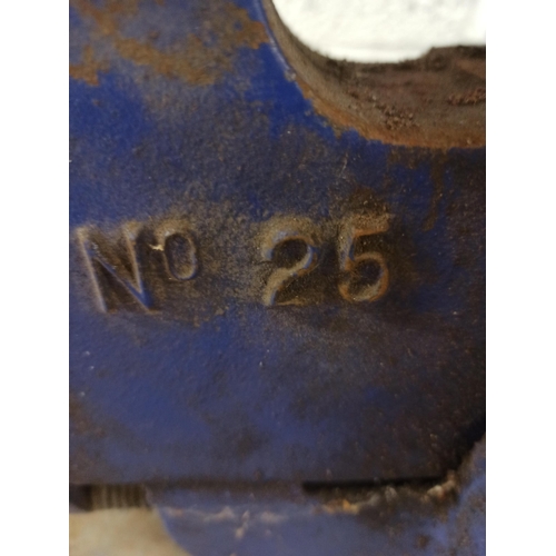 83 - Record 25 Engineers Bench Vice (Bent Handle)