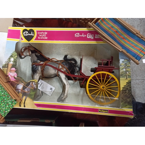 1086 - Sindy's Gig & Horse, Boxed With 2 x Sindy Deck Chairs.