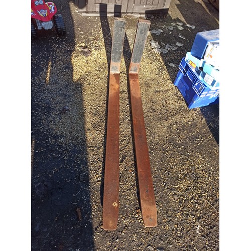 102 - Set of Forklift Forks 145cm L x 56cm H