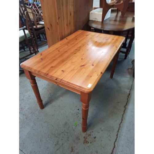 578 - Pine Table. 73cm H x 123cm L 77cm W