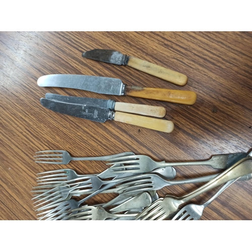 807 - Assorted Vintage Cutlery