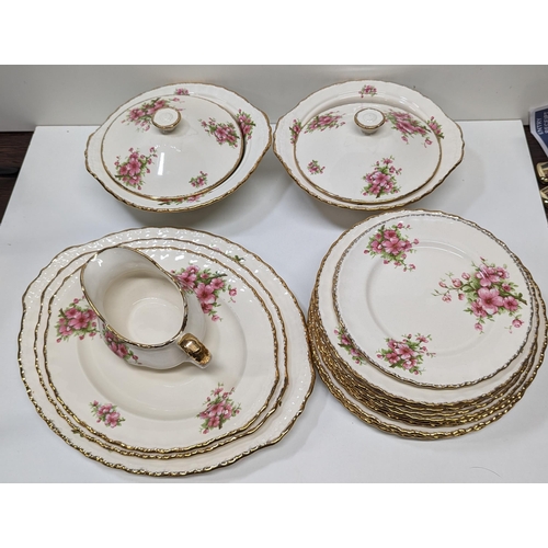 589 - A Part Grindley Creampetal Dinner Service