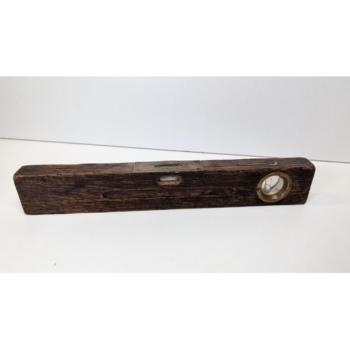 581 - A Vintage Wood & Brass Spirit Level.