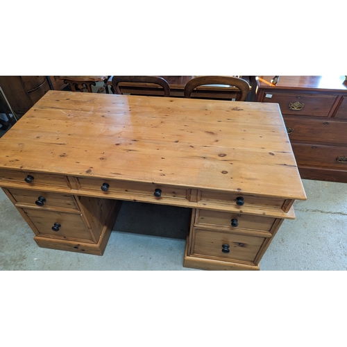 707 - A Pine Pedestal Desk 150 x 80 x 74cm