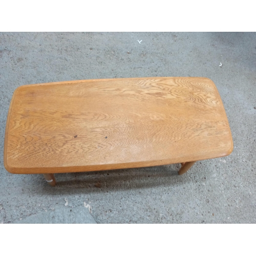 795 - A Mid Century Small Wooden Coffee Table.
78cm x 34cm x 35cm.