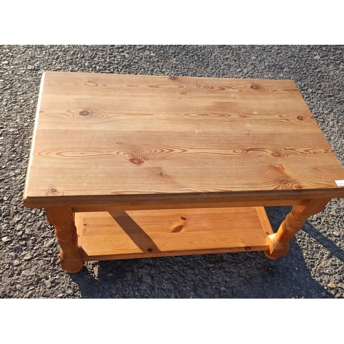 720 - A Pine Coffee Table With lower Shelf.
47cm x 90cm x 55cm.