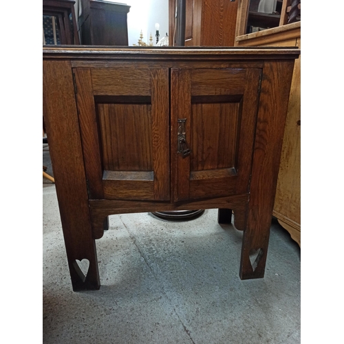 723B - 2 Door Oak Night Stand with Brass Handle and Heart Cut Out to Bottom of Front Legs 80cm H x 74cm W x... 