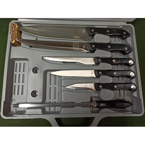 199 - Kitchen Knife Set in Carry Case