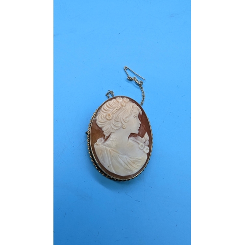 417 - A 9ct Gold Shell Cameo Brooch