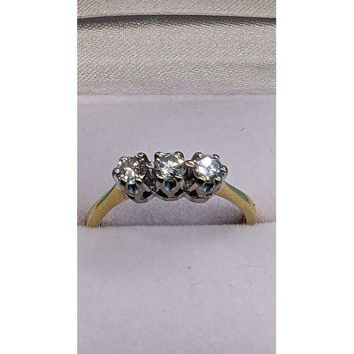 405 - 18ct Gold & Platinum Trilogy Ring