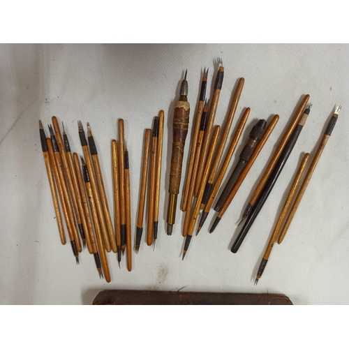 514 - A Set of Vintage Dip/ Tattoo Pens x 22 in Wooden Box