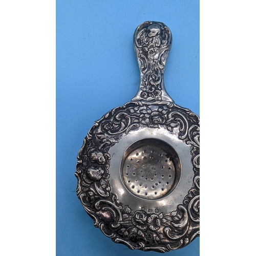 558 - An Ornate Silver Tea Strainer .800 Continental Silver Tea Strainer 88 Grams