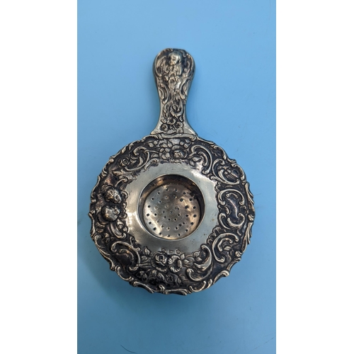 558 - An Ornate Silver Tea Strainer .800 Continental Silver Tea Strainer 88 Grams