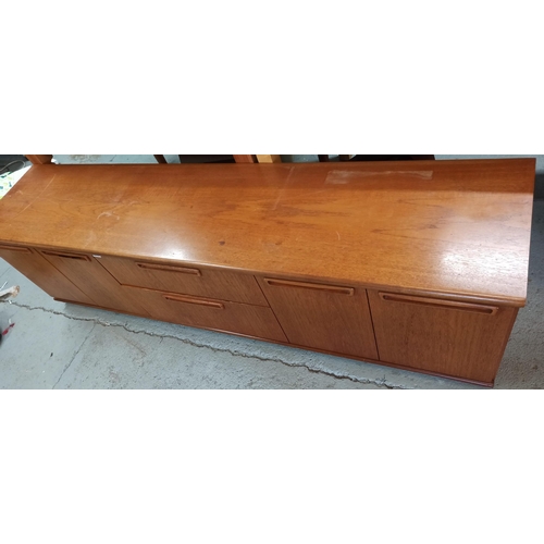 648 - Meredew Mid Century Side Board. 2 Drawers,& 4 Cupboards With Adjustable Shelves.
56cm H x 201cm W x ... 