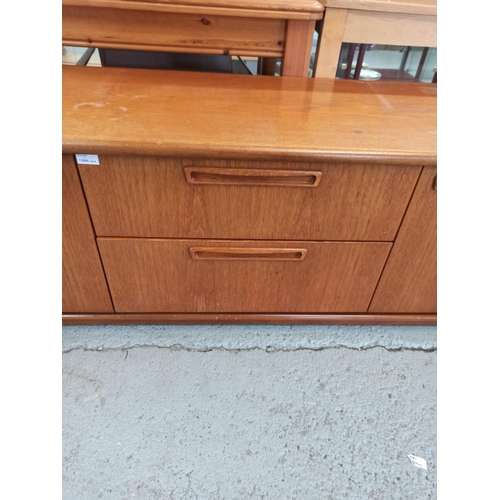 648 - Meredew Mid Century Side Board. 2 Drawers,& 4 Cupboards With Adjustable Shelves.
56cm H x 201cm W x ... 